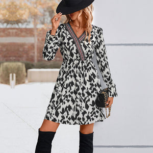 Fashion women's new v-neck long-sleeved printed dress